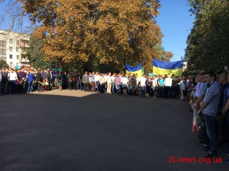 На фасаді Житомирського політехнічнічного ліцею відкрили меморіальну дошку учаснику АТО Віталію Ступаку