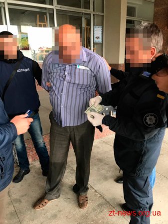 На Житомирщині під час отримання хабара затримали голову сільської ради