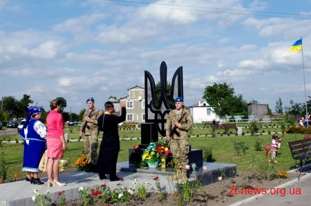 У селі Садки відкрили пам’ятний знак «Героям, захисникам України»