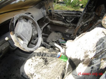 У Коростені чоловік підпалив 3 автомобілі
