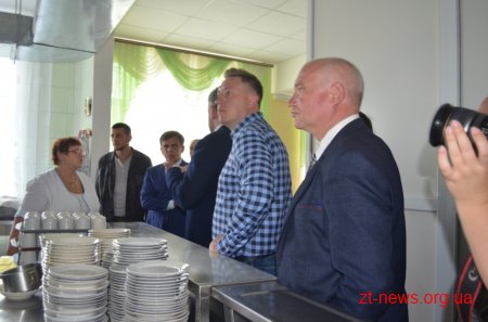 Нове футбольне поле та тренажерний майданчик отримав Житомирський екологічний ліцей №24