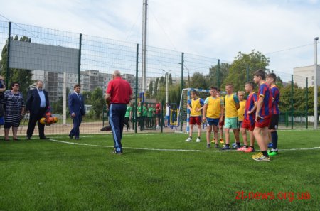 Нове футбольне поле та тренажерний майданчик отримав Житомирський екологічний ліцей №24