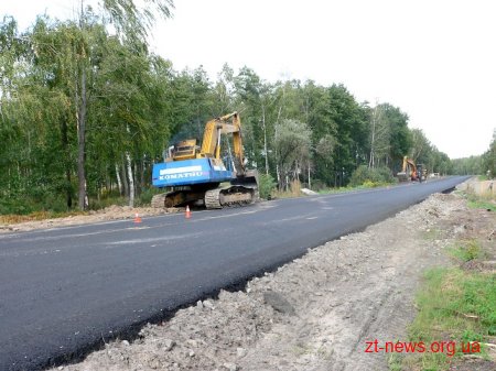 На автодорозі Васьковичі-Шепетівка проходить відразу кілька видів ремонтів
