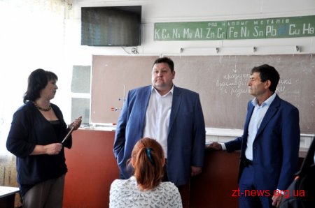 Ігор Гундич оглянув хід робіт з термосанації Романівської гімназії