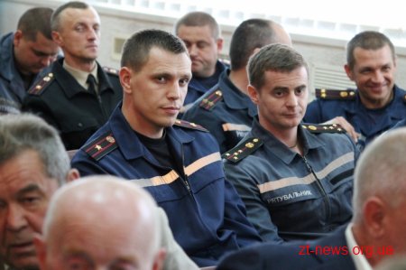 Близько тридцяти рятувальників області отримали відзнаки та нагороди