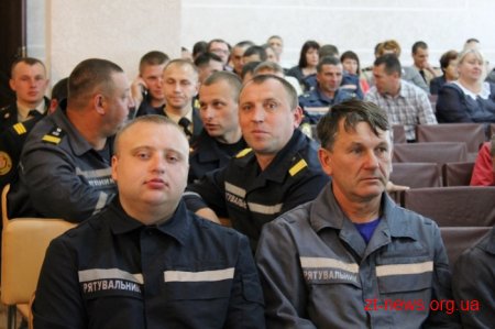 Близько тридцяти рятувальників області отримали відзнаки та нагороди
