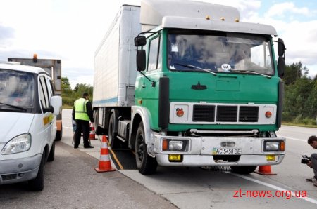 Голова Укртрансбезпеки оглянув роботу габаритно-ваговою комплексу на трасі Київ-Ковель