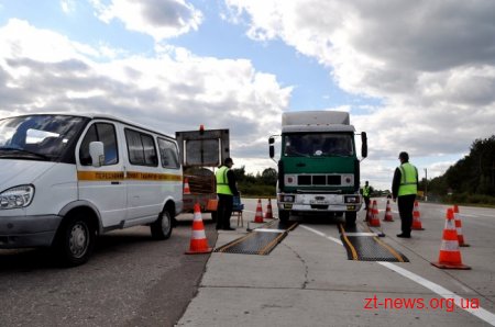 Голова Укртрансбезпеки оглянув роботу габаритно-ваговою комплексу на трасі Київ-Ковель