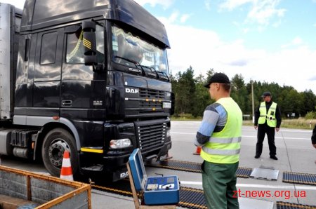 Голова Укртрансбезпеки оглянув роботу габаритно-ваговою комплексу на трасі Київ-Ковель
