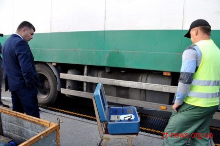 Голова Укртрансбезпеки оглянув роботу габаритно-ваговою комплексу на трасі Київ-Ковель
