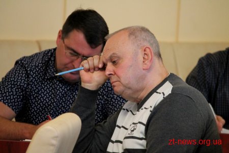 На нараді з головним лікарями обласних закладів «шукали» кошти на заробітну плату