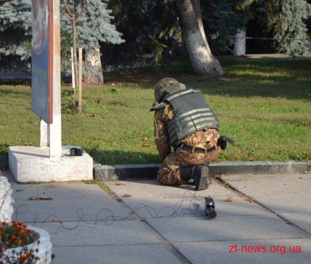 На майдані Перемоги поліцейські знешкодили підозрілу сумку