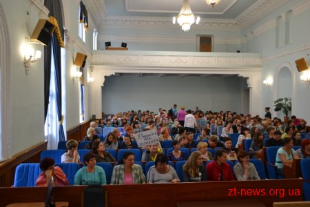 Медпрацівники перекрили вулицю Велику Бердичівську