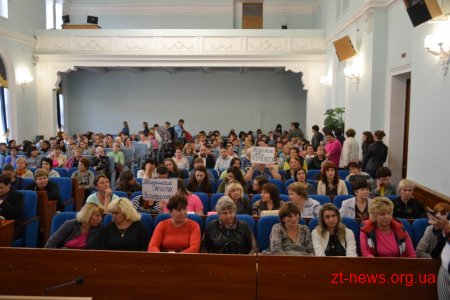 Медпрацівники перекрили вулицю Велику Бердичівську