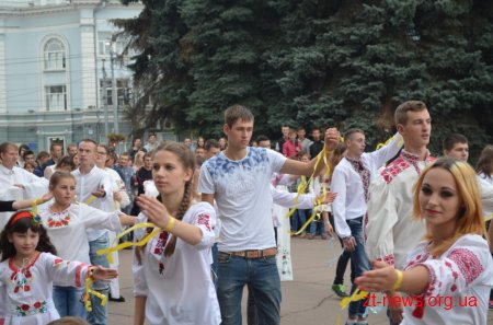 Вихованці училища інтернату на майдані Корольова закликали людей до миру