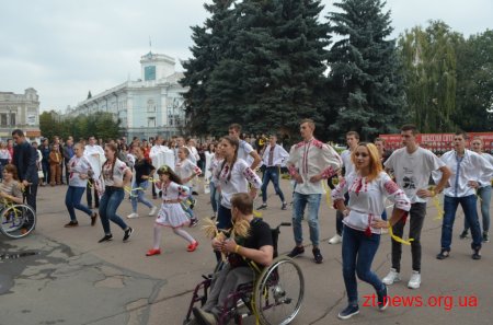 Вихованці училища інтернату на майдані Корольова закликали людей до миру