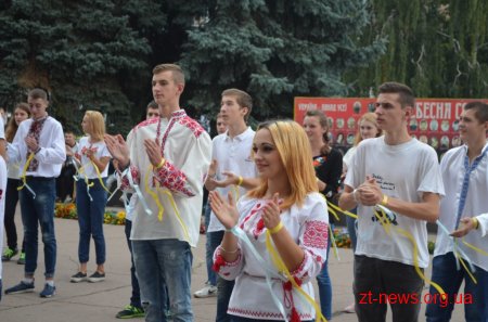 Вихованці училища інтернату на майдані Корольова закликали людей до миру