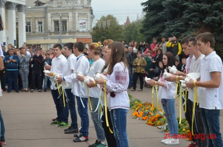 Вихованці училища інтернату на майдані Корольова закликали людей до миру