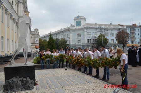 Вихованці училища інтернату на майдані Корольова закликали людей до миру