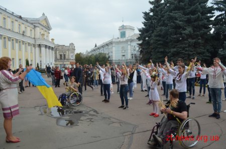Вихованці училища інтернату на майдані Корольова закликали людей до миру