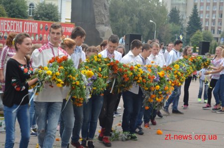 Вихованці училища інтернату на майдані Корольова закликали людей до миру