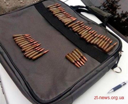 На Житомирщині чоловік знайшов сховок з боєприпасами
