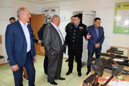 Депутати обласної ради постріляли з бойової зброї та спробували «звільнити заручників»