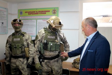 Депутати обласної ради постріляли з бойової зброї та спробували «звільнити заручників»