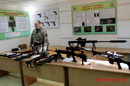 Депутати обласної ради постріляли з бойової зброї та спробували «звільнити заручників»