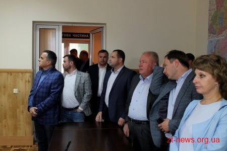 Депутати обласної ради постріляли з бойової зброї та спробували «звільнити заручників»