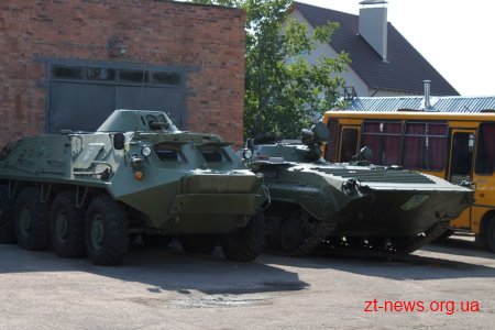 Депутати обласної ради постріляли з бойової зброї та спробували «звільнити заручників»