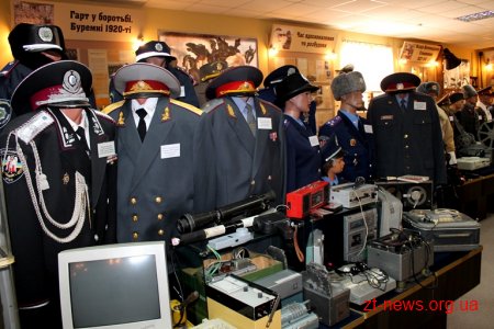 Депутати обласної ради постріляли з бойової зброї та спробували «звільнити заручників»