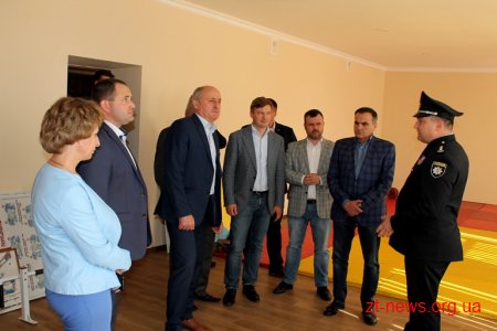 Депутати обласної ради постріляли з бойової зброї та спробували «звільнити заручників»