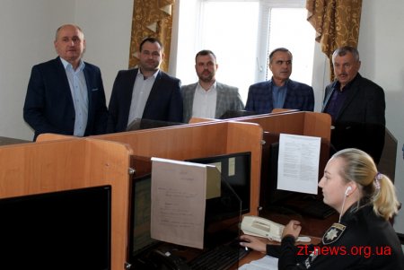 Депутати обласної ради постріляли з бойової зброї та спробували «звільнити заручників»