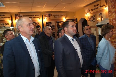 Депутати обласної ради постріляли з бойової зброї та спробували «звільнити заручників»