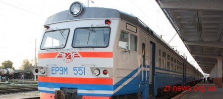 У Житомирі хлопця мало не вбило струмом через селфі на електричці