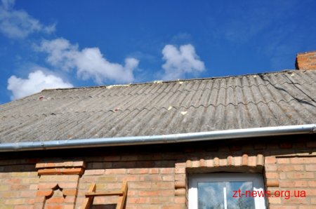 Ігор Гундич привіз у Бердичівський район допомогу для відновлення пошкоджених градом будинків