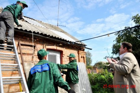 Ігор Гундич привіз у Бердичівський район допомогу для відновлення пошкоджених градом будинків