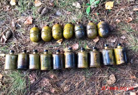 Поліцейські вилучили з річки Бобрівка 17 корпусів гранат