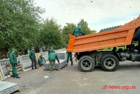 У Бердичівському районі 8 бригад замінюють шифер