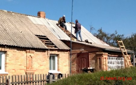 У Бердичівському районі 8 бригад замінюють шифер