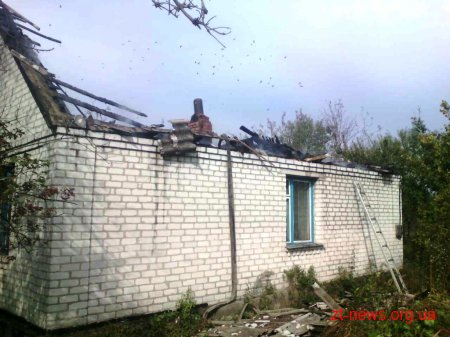 На Житомирщині під час пожежі в будинку сусід разом із сином врятували двох мешканців