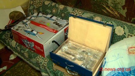 У Житомирі пенсіонер "обміняв" 200 євро на дешевий посуд та годинник