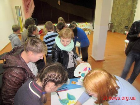 За грантові кошти від ОДА діти з особливими потребами навчаються образотворчому мистецтву