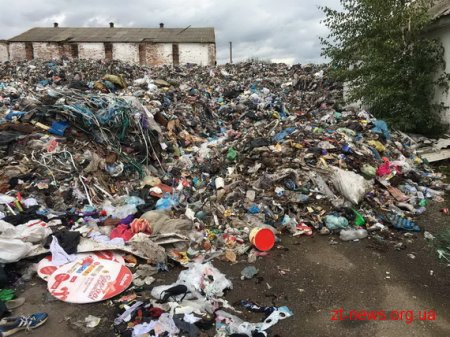 В Коростенському районі на території одного з господарських дворів незаконно приймали львівське сміття