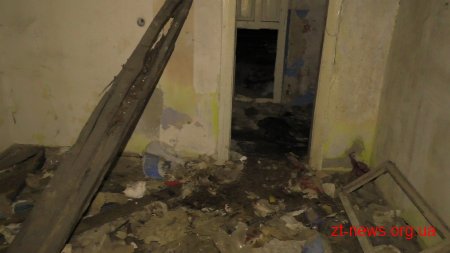 У Житомирі вогнеборці в недіючій будівлі виявили тіла двох загиблих безхатченків