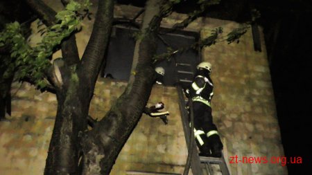 У Житомирі вогнеборці в недіючій будівлі виявили тіла двох загиблих безхатченків