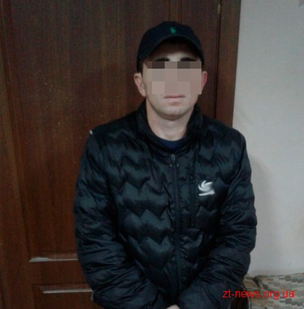 Правоохоронці затримали грабіжника, який викрав сумку з автомобіля житомирянки