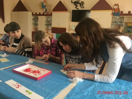 За грантові кошти від ОДА діти з особливими потребами вчилися робити прикраси