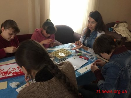 За грантові кошти від ОДА діти з особливими потребами вчилися робити прикраси